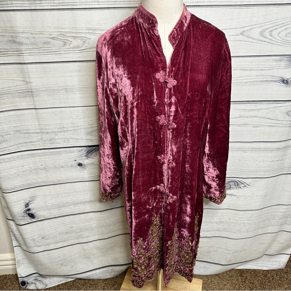 💐 Pink crushed velvet top, gold embroidered cuffs